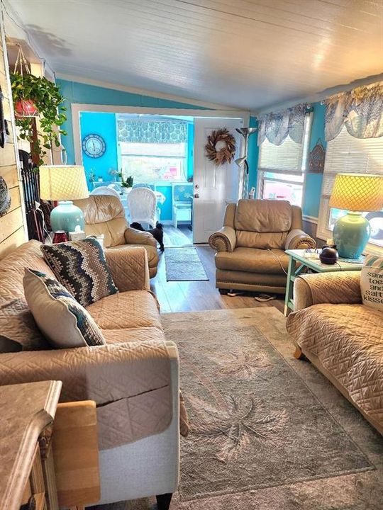 For Sale: $176,500 (2 beds, 2 baths, 820 Square Feet)