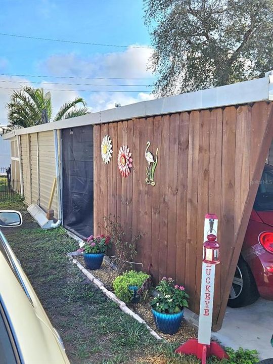 For Sale: $176,500 (2 beds, 2 baths, 820 Square Feet)