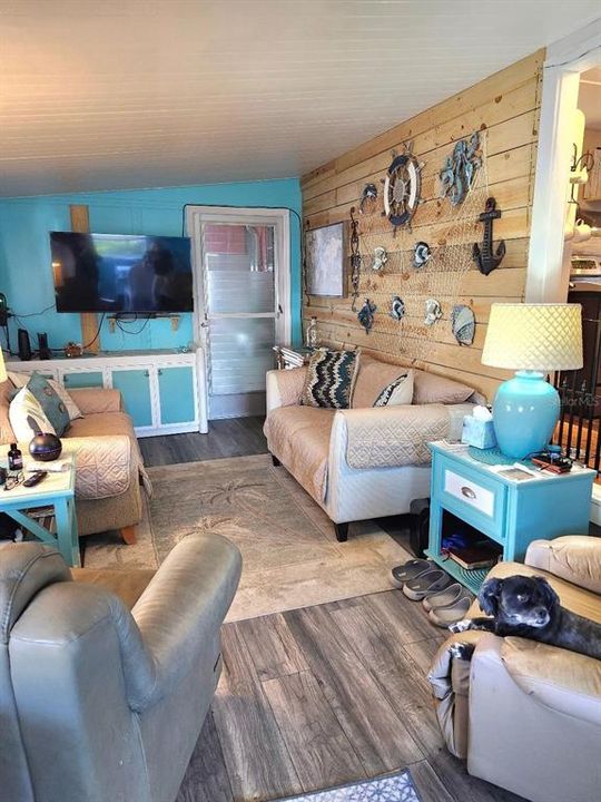 For Sale: $176,500 (2 beds, 2 baths, 820 Square Feet)