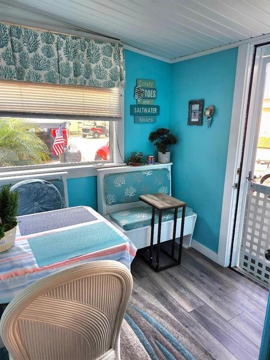 For Sale: $176,500 (2 beds, 2 baths, 820 Square Feet)