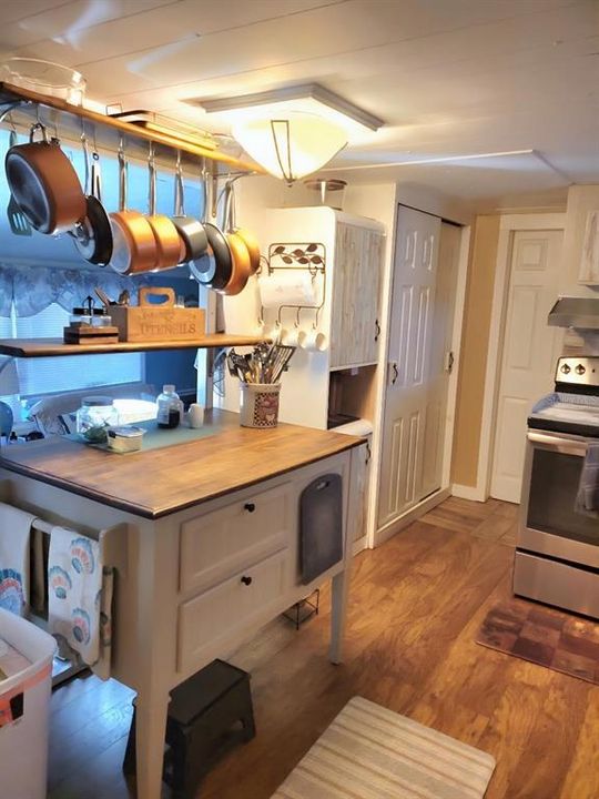 For Sale: $176,500 (2 beds, 2 baths, 820 Square Feet)