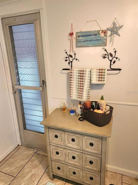 For Sale: $176,500 (2 beds, 2 baths, 820 Square Feet)