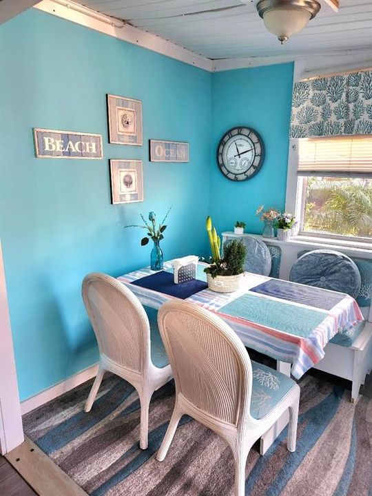 For Sale: $176,500 (2 beds, 2 baths, 820 Square Feet)