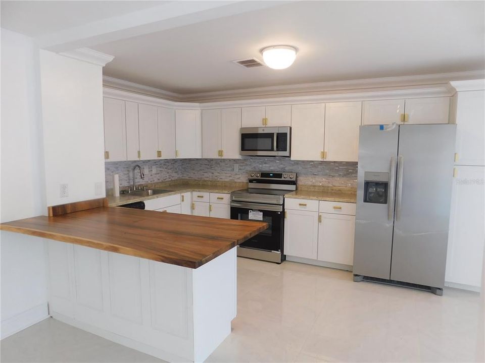 For Sale: $449,000 (3 beds, 2 baths, 2032 Square Feet)