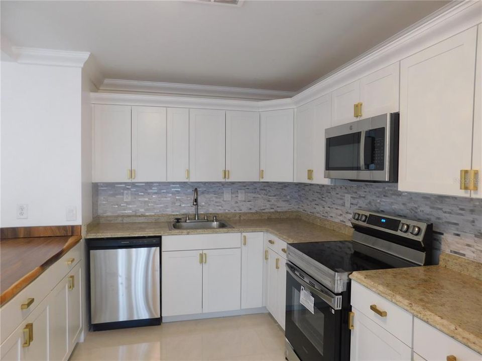 For Sale: $449,000 (3 beds, 2 baths, 2032 Square Feet)