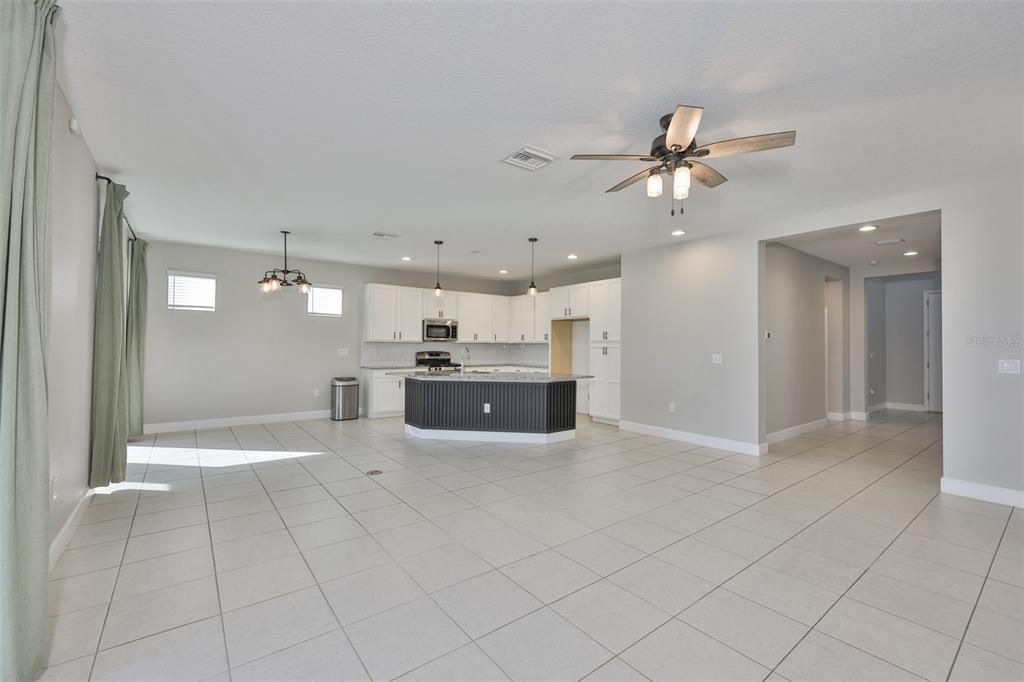 En Renta: $3,500 (4 camas, 3 baños, 2303 Pies cuadrados)