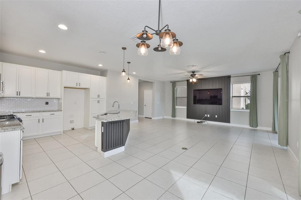 En Renta: $3,500 (4 camas, 3 baños, 2303 Pies cuadrados)