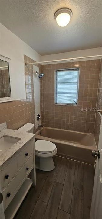 For Rent: $1,600 (3 beds, 2 baths, 740 Square Feet)