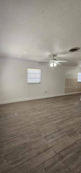 For Rent: $1,600 (3 beds, 2 baths, 740 Square Feet)