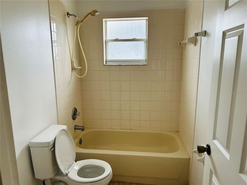 For Rent: $1,900 (3 beds, 2 baths, 1209 Square Feet)