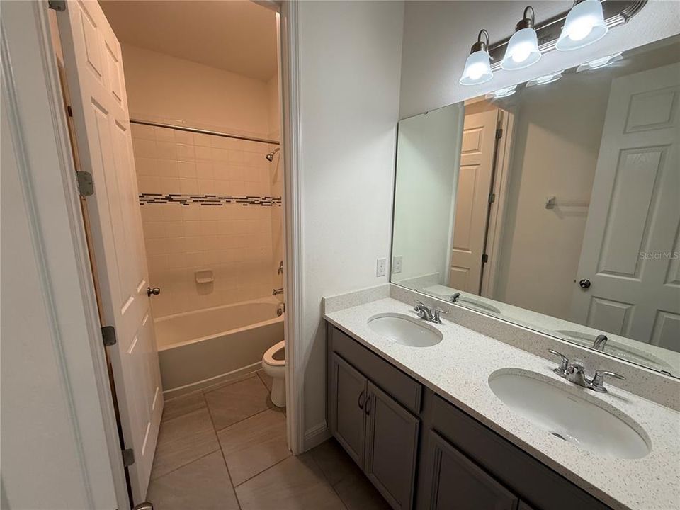 待售: $480,000 (4 贝兹, 2 浴室, 2080 平方英尺)