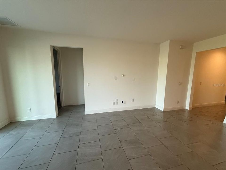 待售: $480,000 (4 贝兹, 2 浴室, 2080 平方英尺)