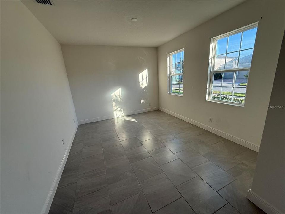 待售: $480,000 (4 贝兹, 2 浴室, 2080 平方英尺)