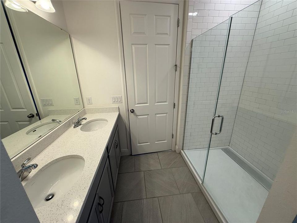 待售: $480,000 (4 贝兹, 2 浴室, 2080 平方英尺)