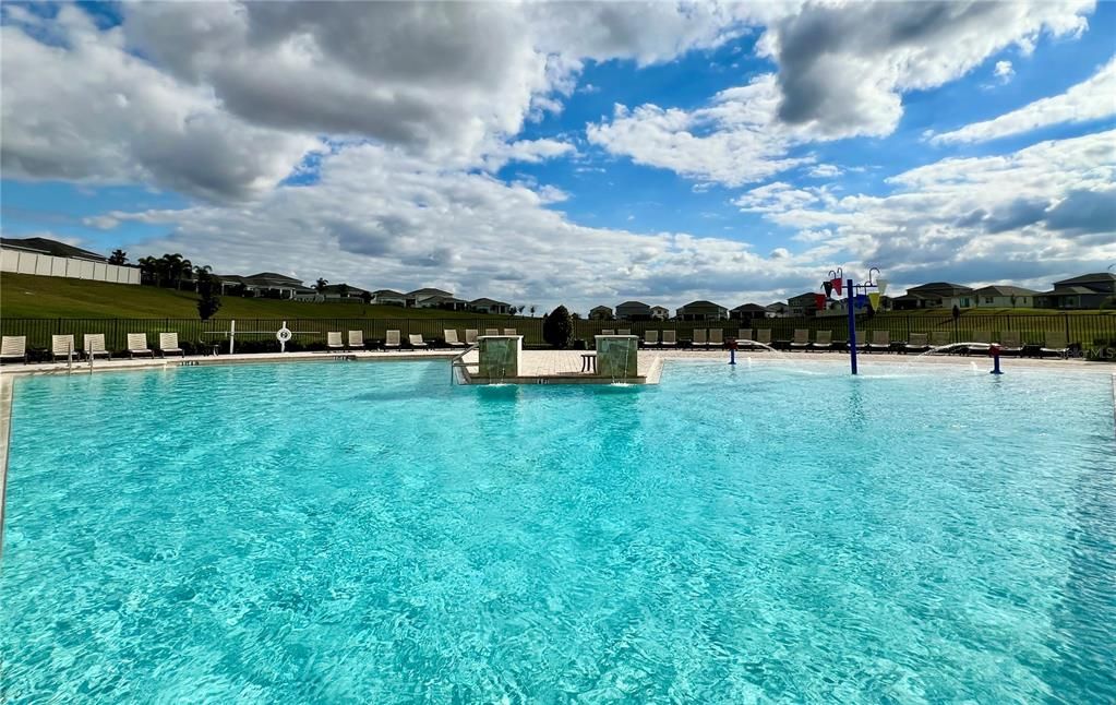 En Renta: $2,750 (4 camas, 2 baños, 2471 Pies cuadrados)