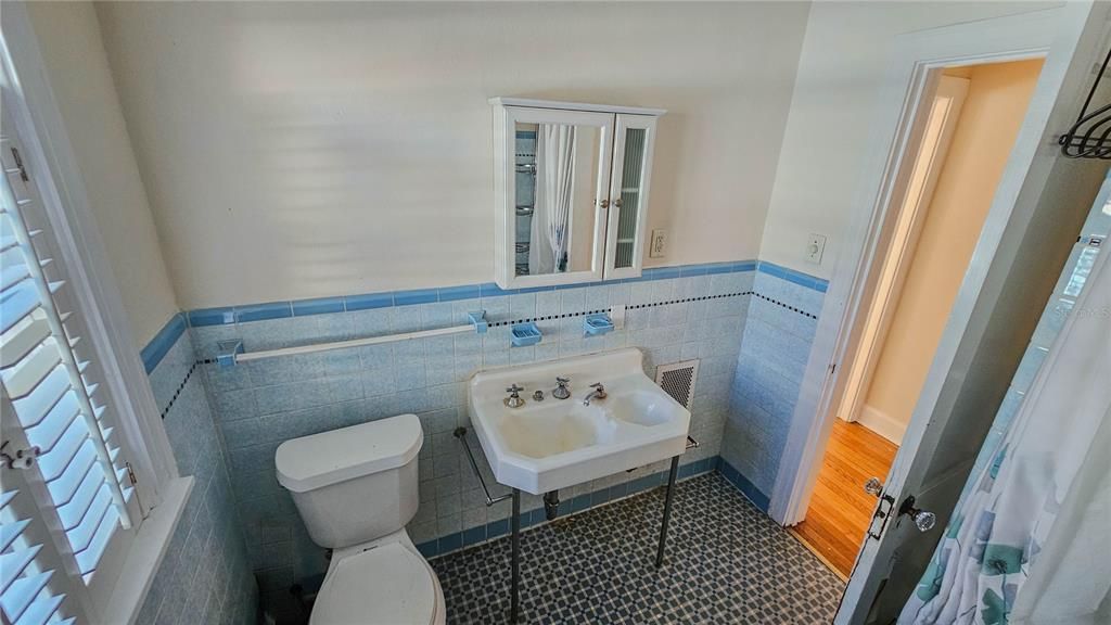 待售: $575,000 (2 贝兹, 1 浴室, 1197 平方英尺)