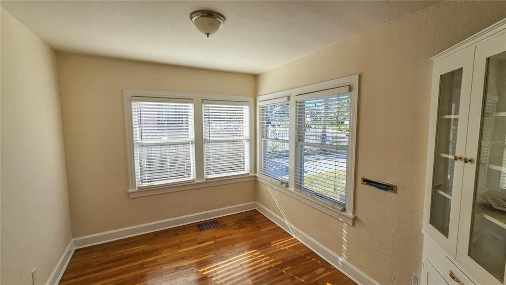 待售: $575,000 (2 贝兹, 1 浴室, 1197 平方英尺)