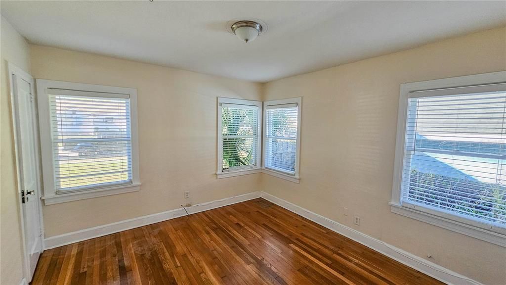 待售: $575,000 (2 贝兹, 1 浴室, 1197 平方英尺)