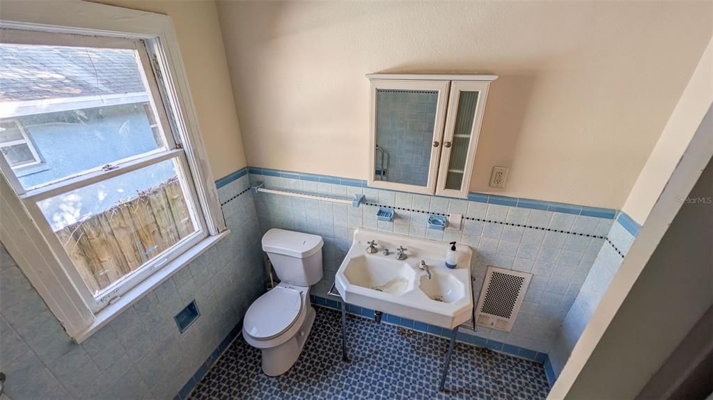 待售: $575,000 (2 贝兹, 1 浴室, 1197 平方英尺)