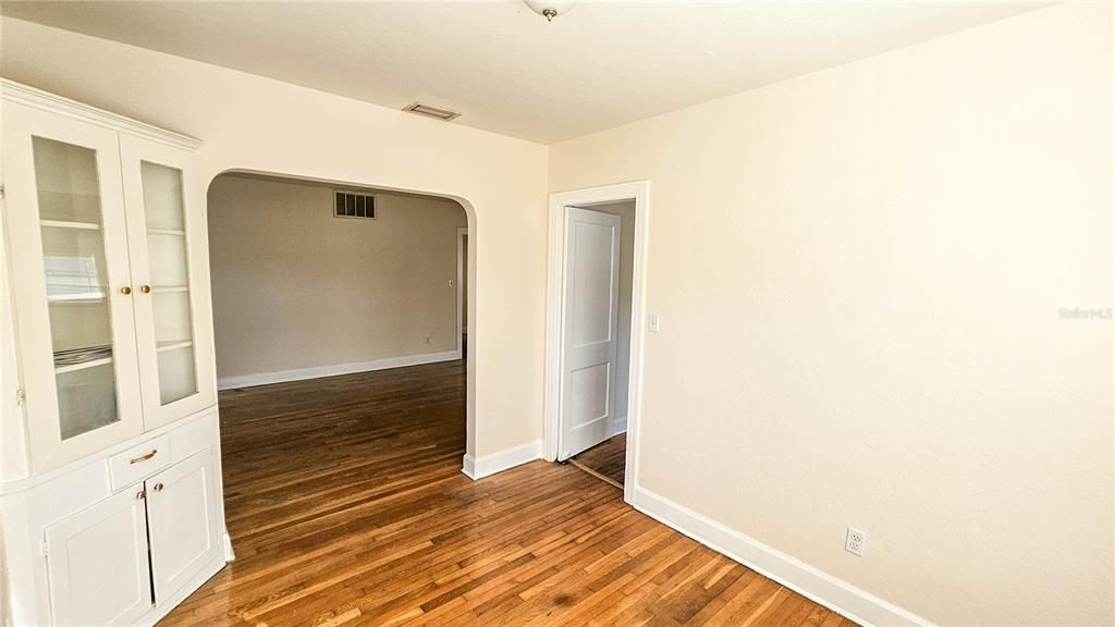 待售: $575,000 (2 贝兹, 1 浴室, 1197 平方英尺)