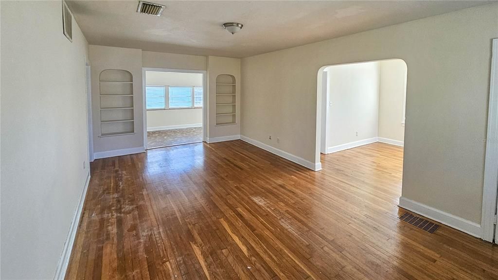 待售: $575,000 (2 贝兹, 1 浴室, 1197 平方英尺)