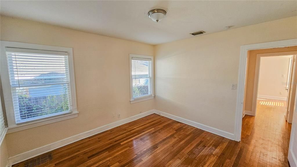 待售: $575,000 (2 贝兹, 1 浴室, 1197 平方英尺)