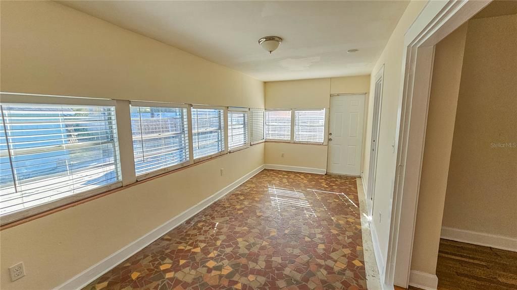 待售: $575,000 (2 贝兹, 1 浴室, 1197 平方英尺)