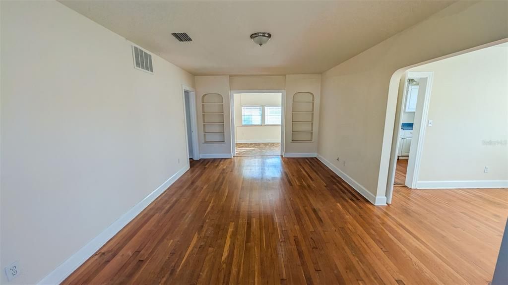 待售: $575,000 (2 贝兹, 1 浴室, 1197 平方英尺)