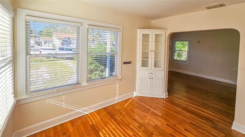 待售: $575,000 (2 贝兹, 1 浴室, 1197 平方英尺)