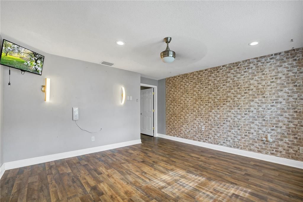 For Sale: $369,999 (3 beds, 2 baths, 1892 Square Feet)