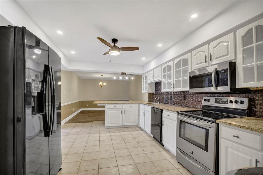 For Sale: $369,999 (3 beds, 2 baths, 1892 Square Feet)