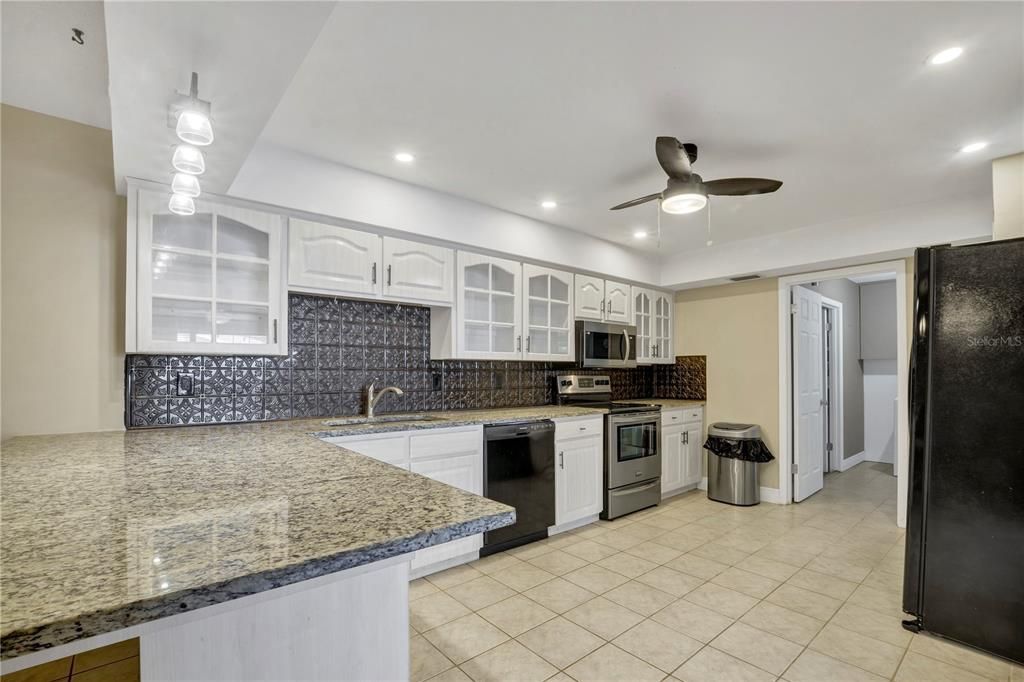 For Sale: $369,999 (3 beds, 2 baths, 1892 Square Feet)