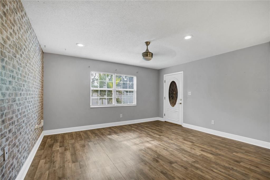 For Sale: $369,999 (3 beds, 2 baths, 1892 Square Feet)