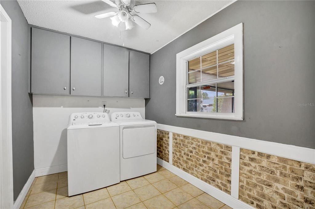 For Sale: $369,999 (3 beds, 2 baths, 1892 Square Feet)