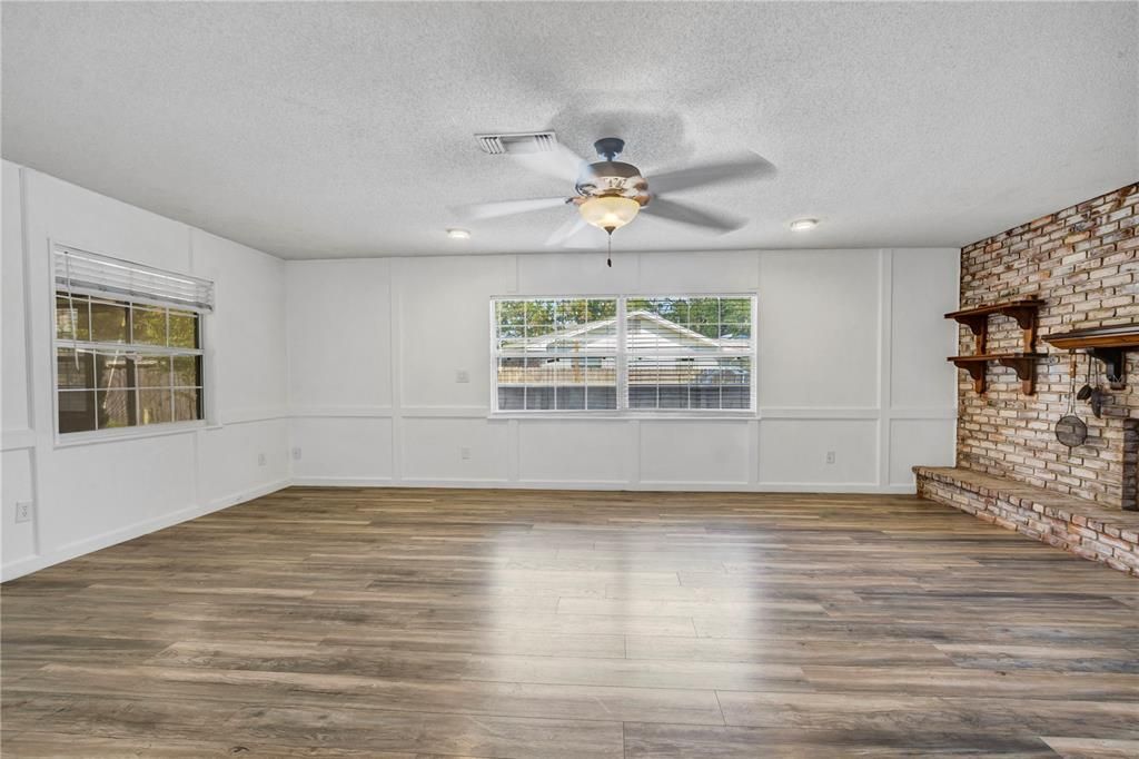 For Sale: $369,999 (3 beds, 2 baths, 1892 Square Feet)