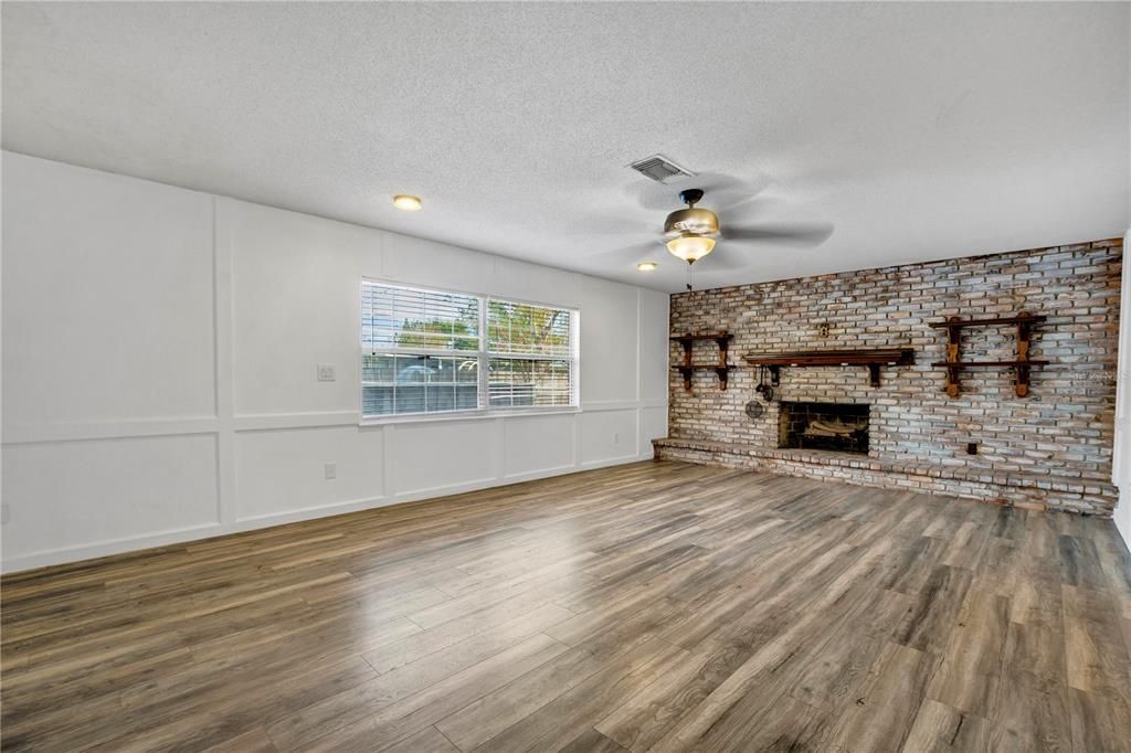 For Sale: $369,999 (3 beds, 2 baths, 1892 Square Feet)