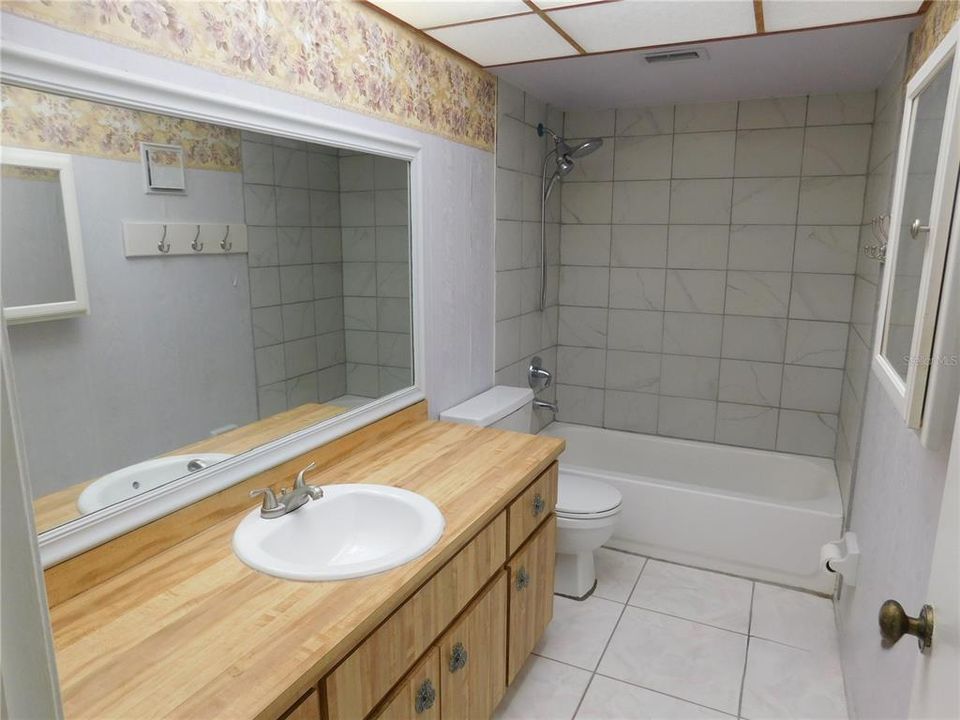 На продажу: $329,900 (2 спален, 2 ванн, 1438 Квадратных фут)