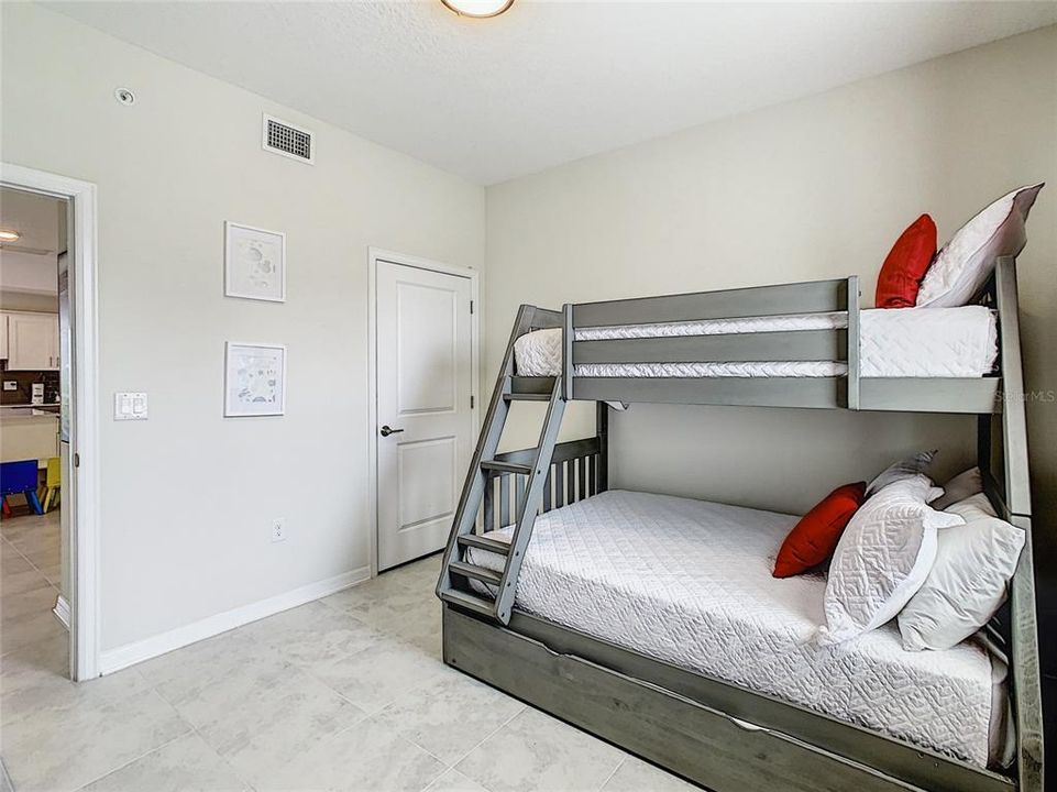 For Rent: $2,400 (3 beds, 2 baths, 1329 Square Feet)