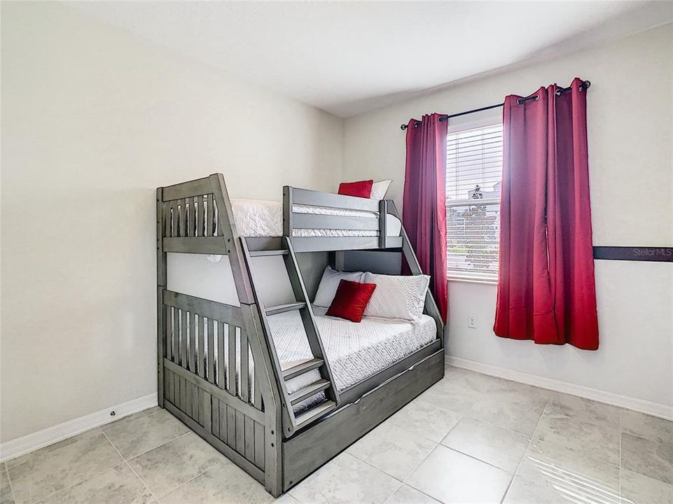 For Rent: $2,400 (3 beds, 2 baths, 1329 Square Feet)