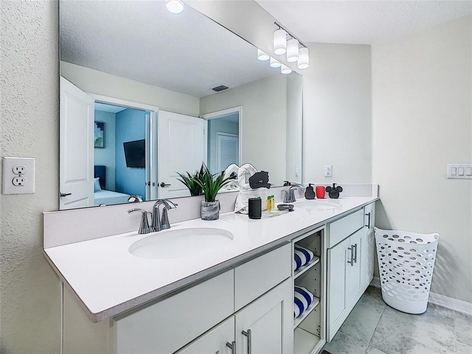 For Rent: $2,400 (3 beds, 2 baths, 1329 Square Feet)