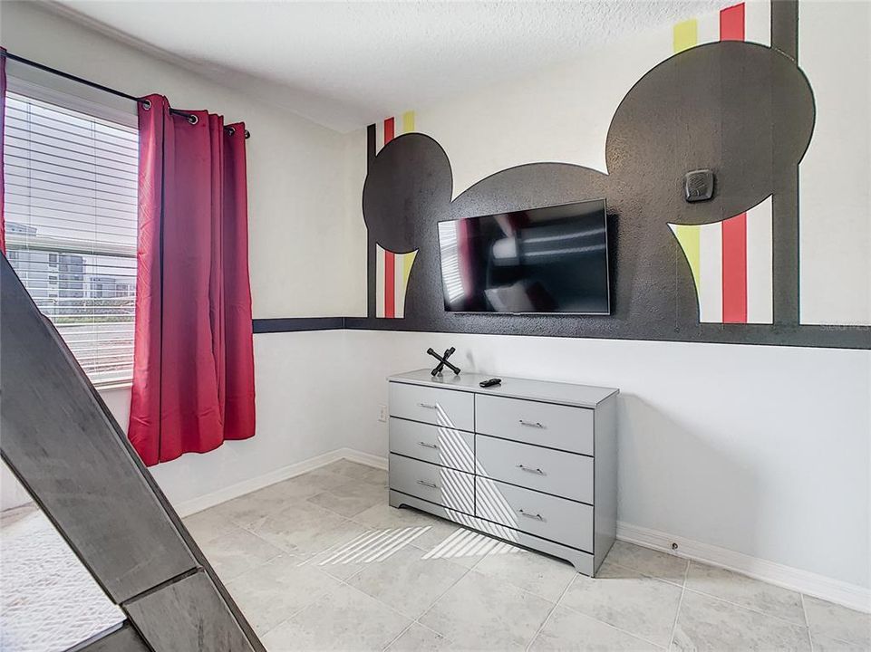 For Rent: $2,400 (3 beds, 2 baths, 1329 Square Feet)