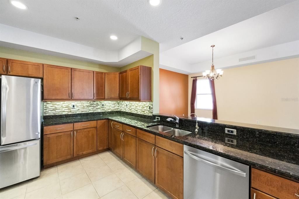 出租: $2,500 (3 贝兹, 2 浴室, 1588 平方英尺)