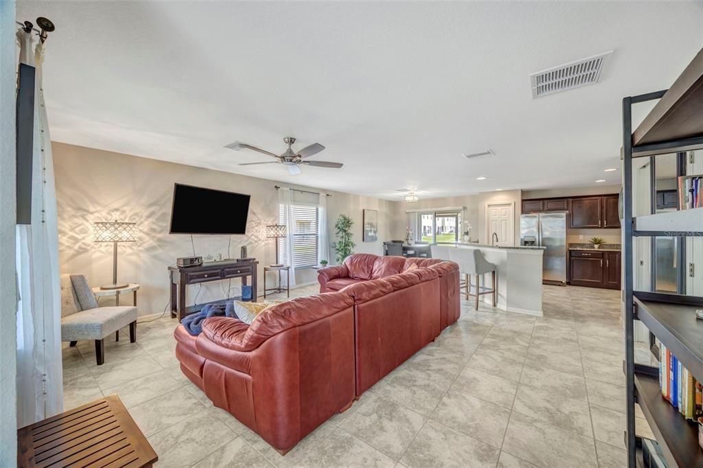 For Sale: $270,000 (3 beds, 2 baths, 1650 Square Feet)