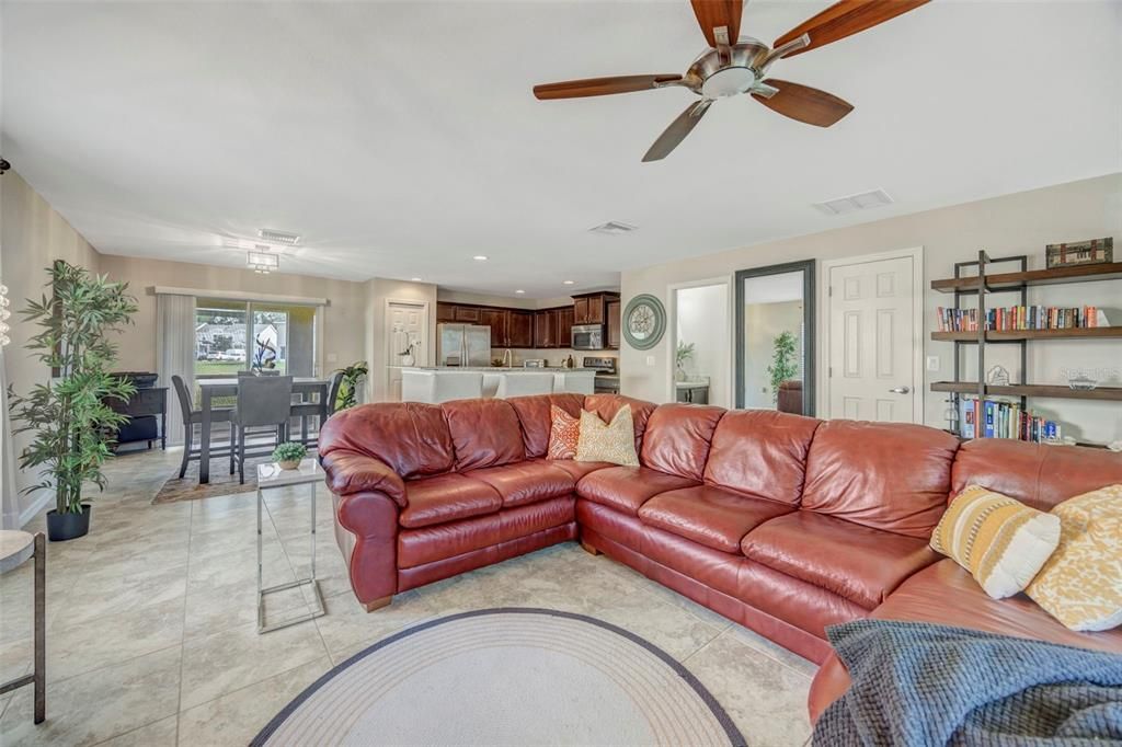 For Sale: $270,000 (3 beds, 2 baths, 1650 Square Feet)