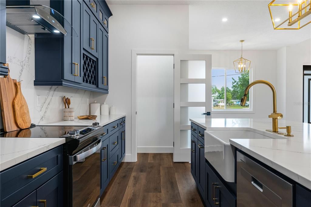 En Venta: $829,800 (3 camas, 2 baños, 2243 Pies cuadrados)