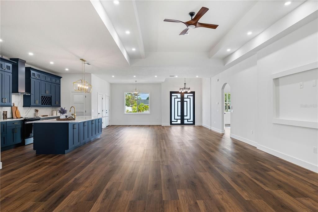 En Venta: $829,800 (3 camas, 2 baños, 2243 Pies cuadrados)