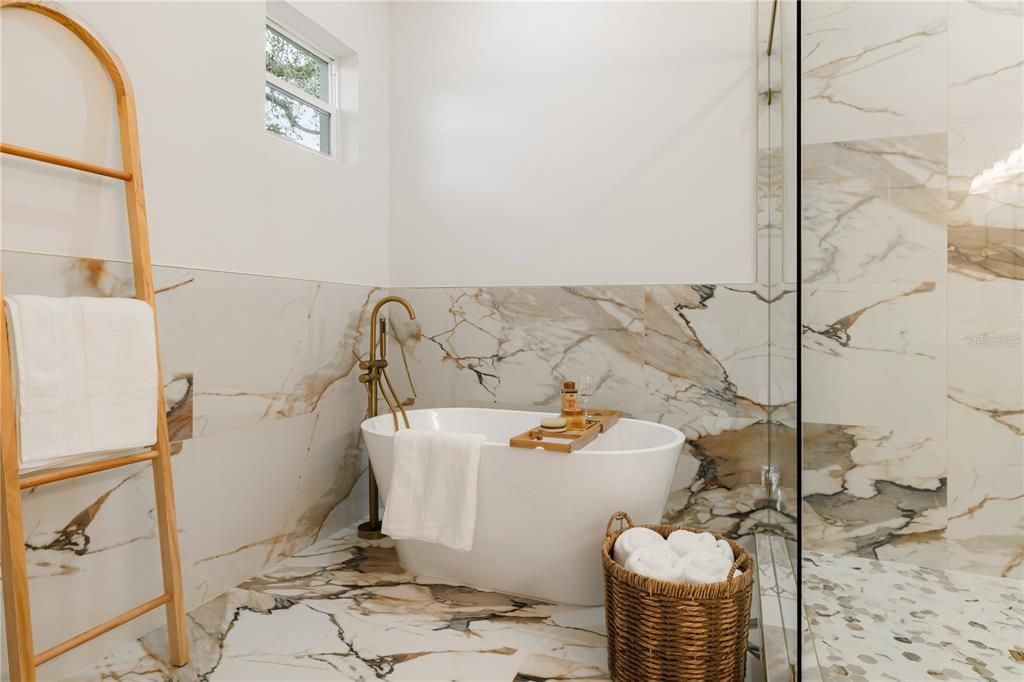 En Venta: $829,800 (3 camas, 2 baños, 2243 Pies cuadrados)