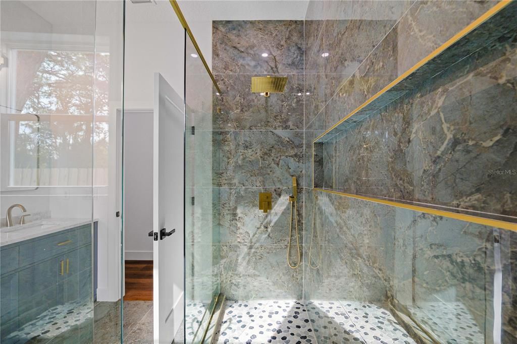 En Venta: $829,800 (3 camas, 2 baños, 2243 Pies cuadrados)