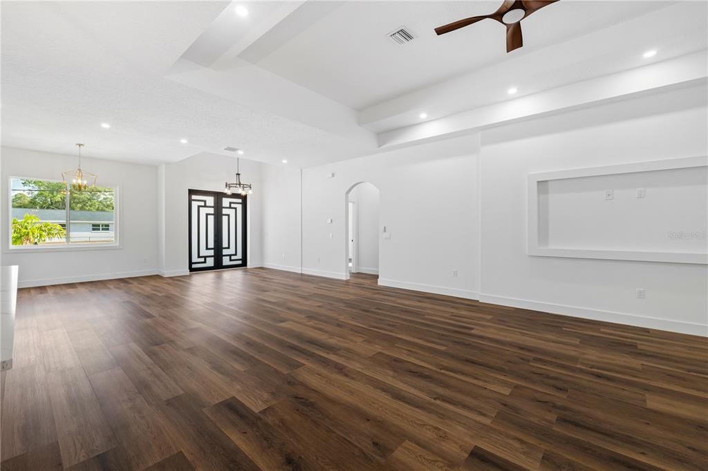 En Venta: $829,800 (3 camas, 2 baños, 2243 Pies cuadrados)