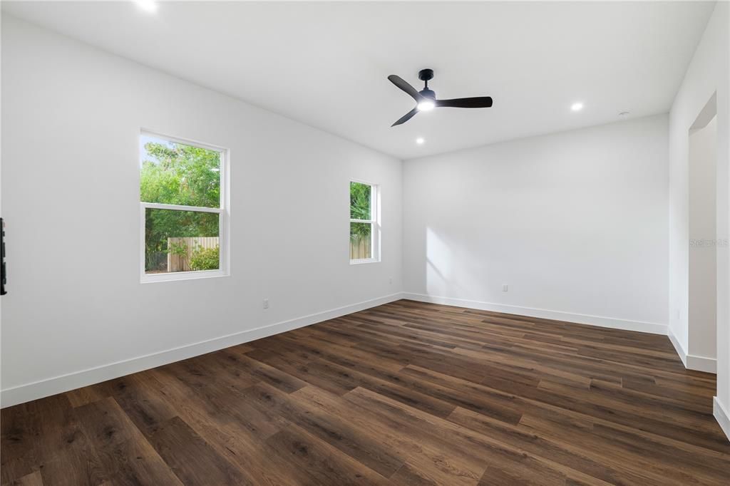 En Venta: $829,800 (3 camas, 2 baños, 2243 Pies cuadrados)